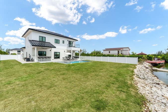 AUBURN BAY 3, CANAL FRONT HOME