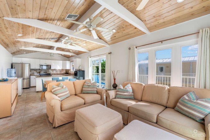 CARIBBEAN PARADISE 8, BEACHFRONT VILLA