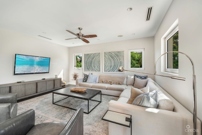 HOYA QUAY 35, CRYSTAL HARBOUR