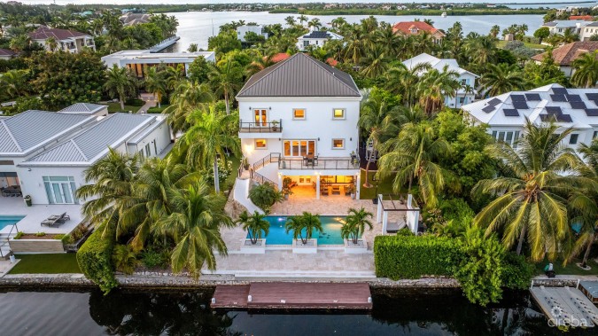 HOYA QUAY 35, CRYSTAL HARBOUR