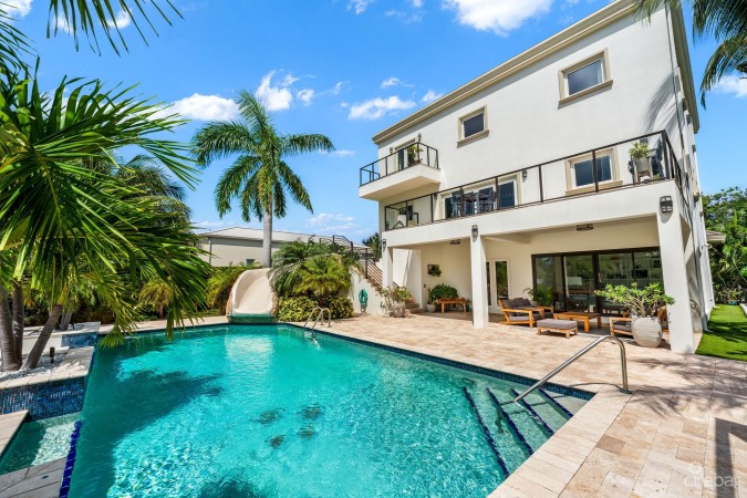 HOYA QUAY 35, CRYSTAL HARBOUR