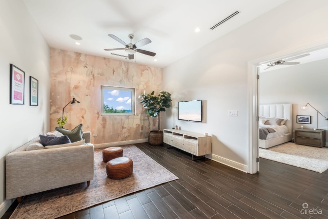 HOYA QUAY 35, CRYSTAL HARBOUR