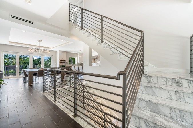 HOYA QUAY 35, CRYSTAL HARBOUR