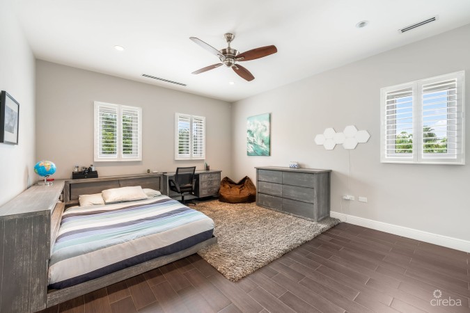 HOYA QUAY 35, CRYSTAL HARBOUR