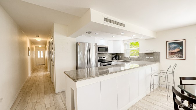 AQUA BAY CLUB | END UNIT 2 BED , SEVEN MILE BEACH