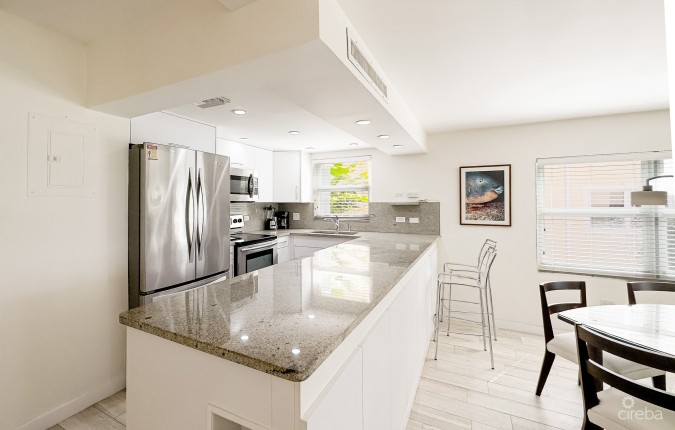 AQUA BAY CLUB | END UNIT 2 BED , SEVEN MILE BEACH