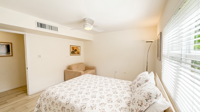 AQUA BAY CLUB | END UNIT 2 BED , SEVEN MILE BEACH