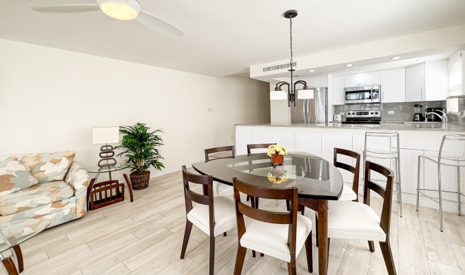 AQUA BAY CLUB | END UNIT 2 BED , SEVEN MILE BEACH