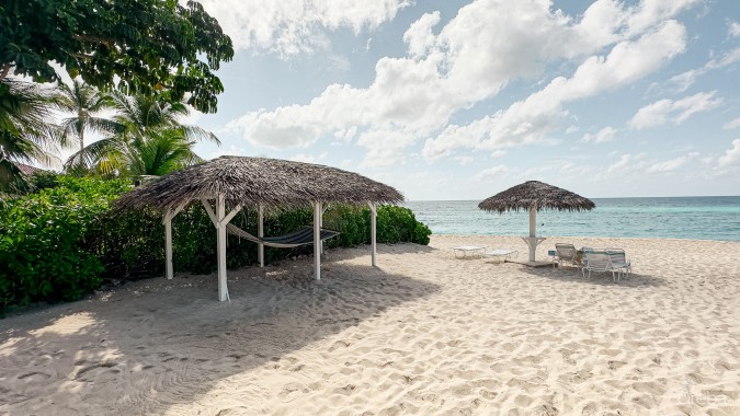 AQUA BAY CLUB | END UNIT 2 BED , SEVEN MILE BEACH