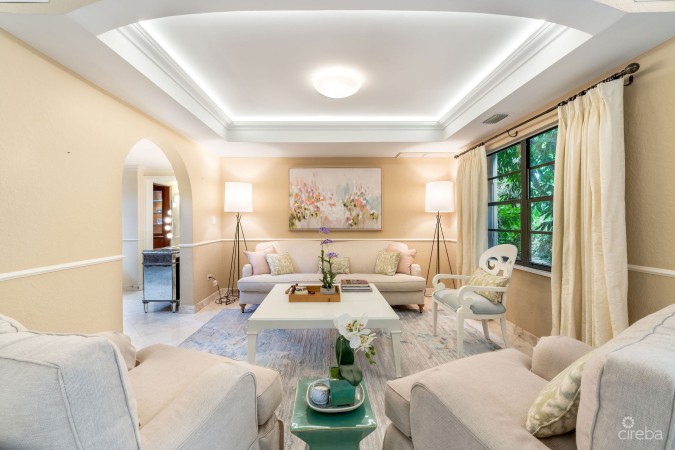 ANNE BONNY CRESCENT - CLASSIC COLONIAL WITH OUTDOOR ENTERTAINING