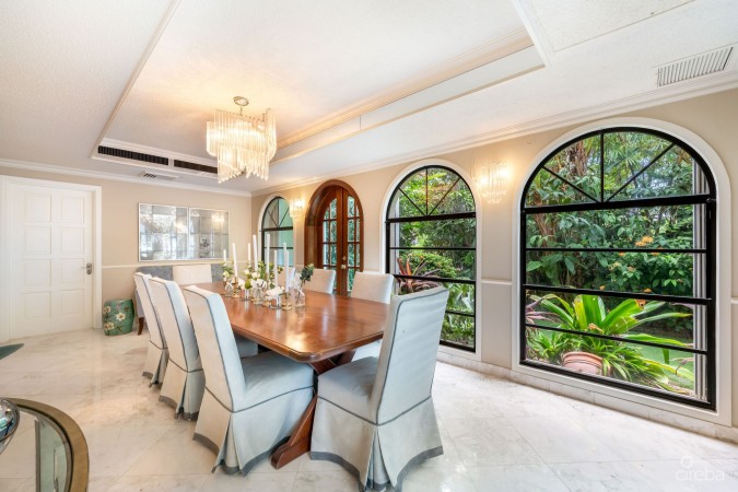 ANNE BONNY CRESCENT - CLASSIC COLONIAL WITH OUTDOOR ENTERTAINING