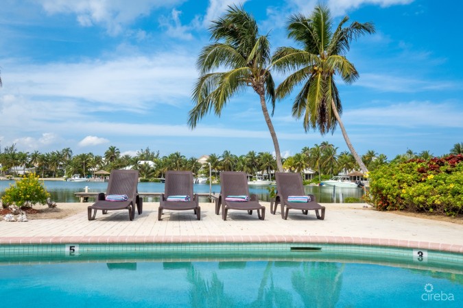 VILLA LA PLAYA, CAYMAN KAI HOME