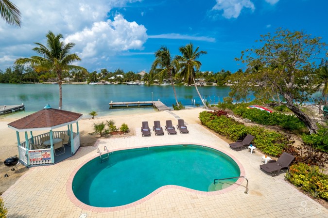 VILLA LA PLAYA, CAYMAN KAI HOME