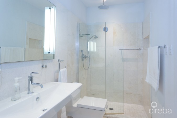 THE PALMS 14, SEVEN MILE BEACH PENTHOUSE