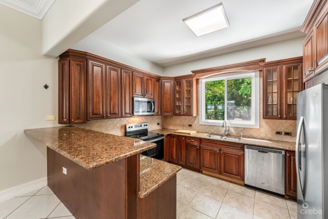 SPACIOUS 4-BEDROOM HOME IN TROPICAL GARDENS