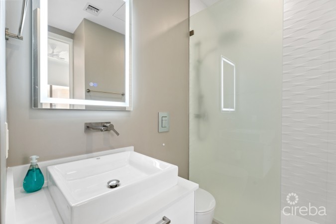 HARBOUR WALK 202 | 1 BED + DEN | CORNER UNIT