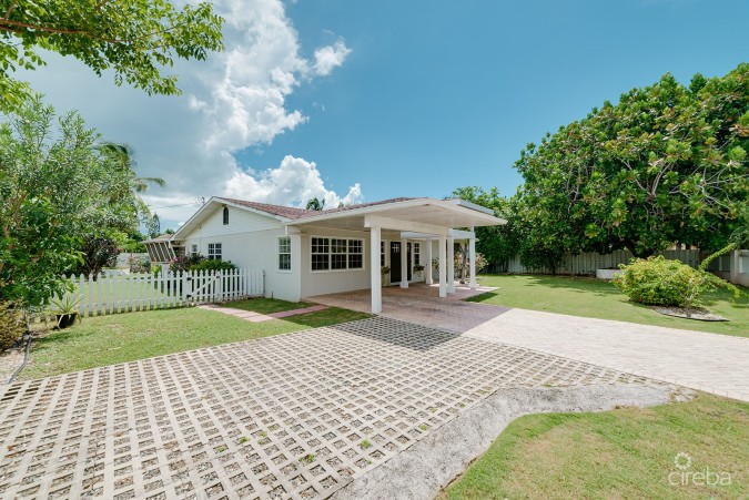 3-BEDROOM FAMILY HOME ON AN EXPANSIVE 0.3411 ACRE LOT IN WEST BAY