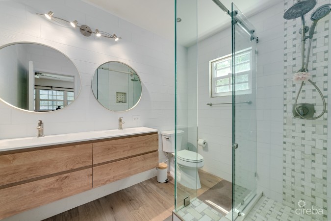 3-BEDROOM FAMILY HOME ON AN EXPANSIVE 0.3411 ACRE LOT IN WEST BAY