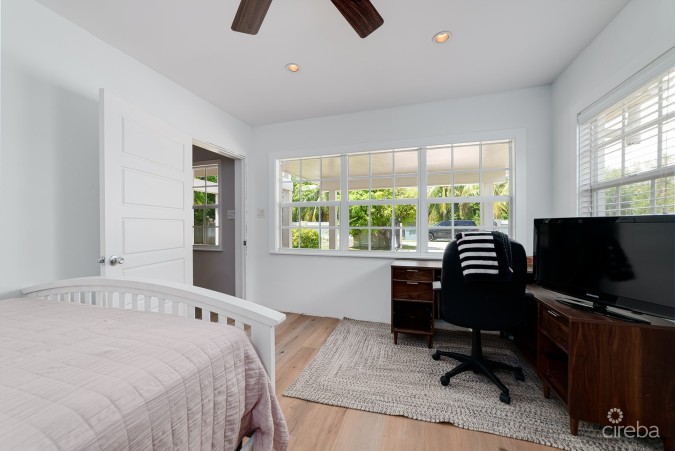 3-BEDROOM FAMILY HOME ON AN EXPANSIVE 0.3411 ACRE LOT IN WEST BAY