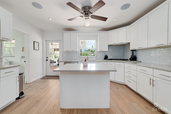 3-BEDROOM FAMILY HOME ON AN EXPANSIVE 0.3411 ACRE LOT IN WEST BAY