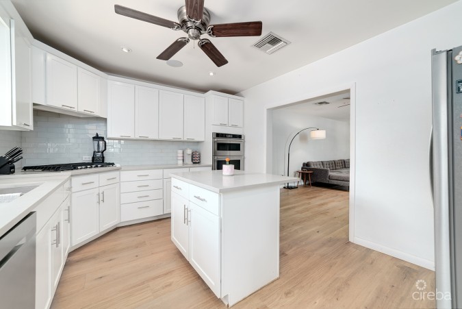 3-BEDROOM FAMILY HOME ON AN EXPANSIVE 0.3411 ACRE LOT IN WEST BAY