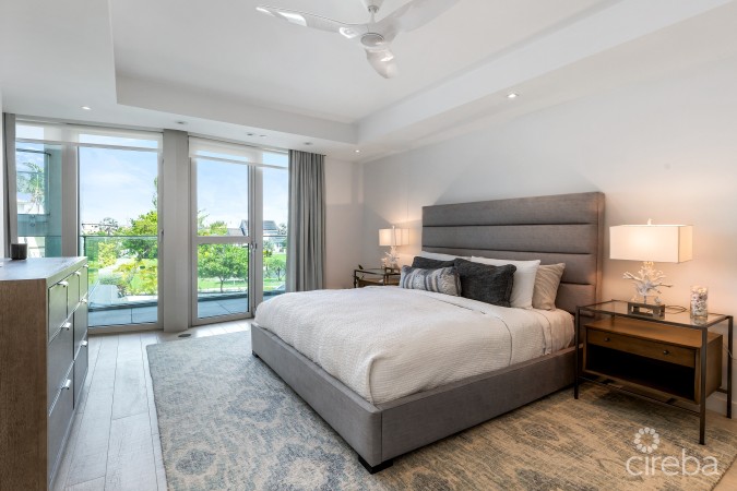 TIDES -  BEACHFRONT, LUXURY 4 BEDROOM CONDO WITH TERRACE