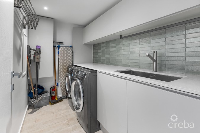 TIDES -  BEACHFRONT, LUXURY 4 BEDROOM CONDO WITH TERRACE