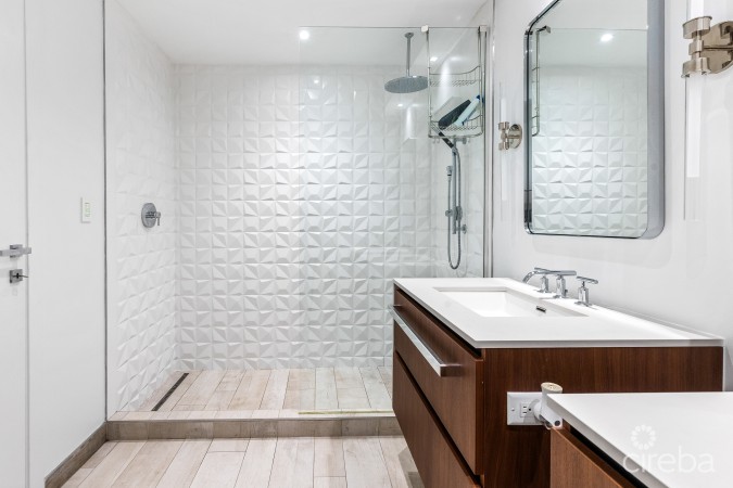 TIDES -  BEACHFRONT, LUXURY 4 BEDROOM CONDO WITH TERRACE