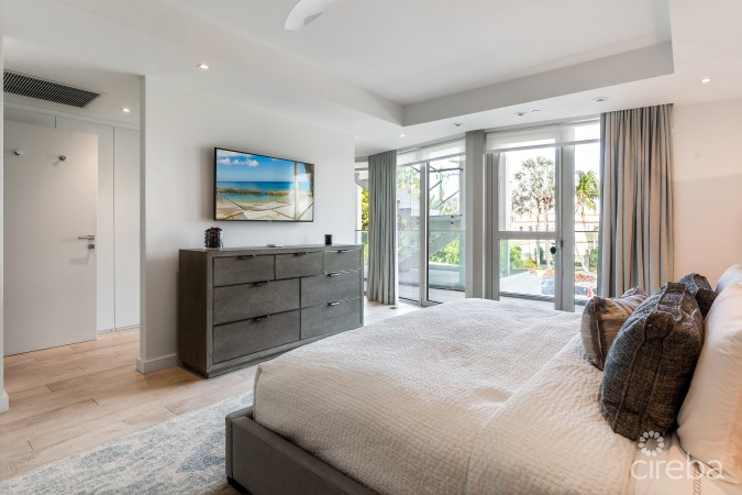 TIDES -  BEACHFRONT, LUXURY 4 BEDROOM CONDO WITH TERRACE