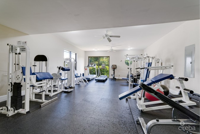 SAN SEBASTIAN ONE BED AND DEN WITH ROOF TERRACE