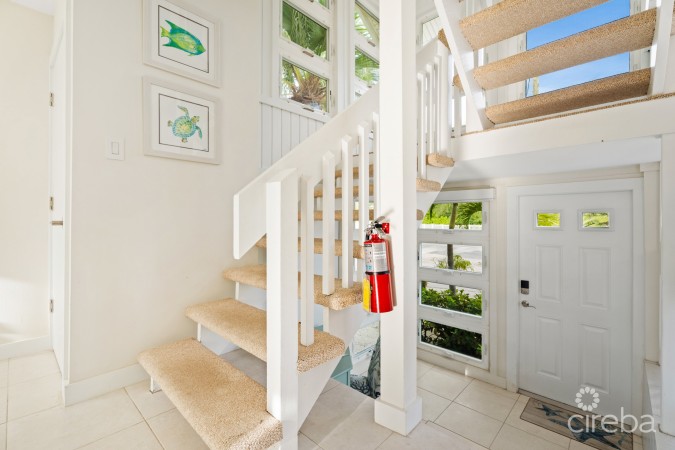 ISLAND HOUSE 15, RUM POINT BEACHFRONT TOWNHOME