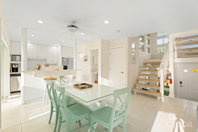 ISLAND HOUSE 15, RUM POINT BEACHFRONT TOWNHOME