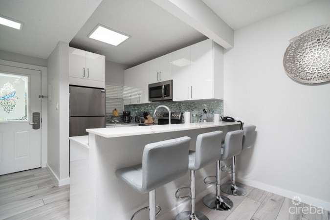 2 BED CONDO SEVEN MILE BEACH  PLANTATION VILLAGE