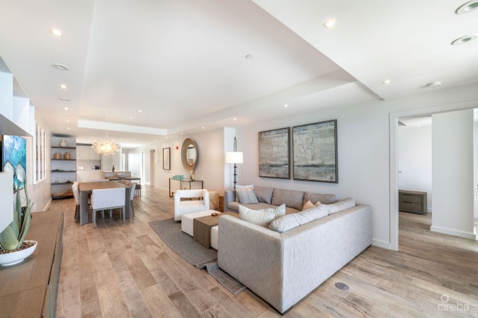 LUXURY BEACHFRONT PENTHOUSE 2 BED/2.5 BATH SOUTH SOUND