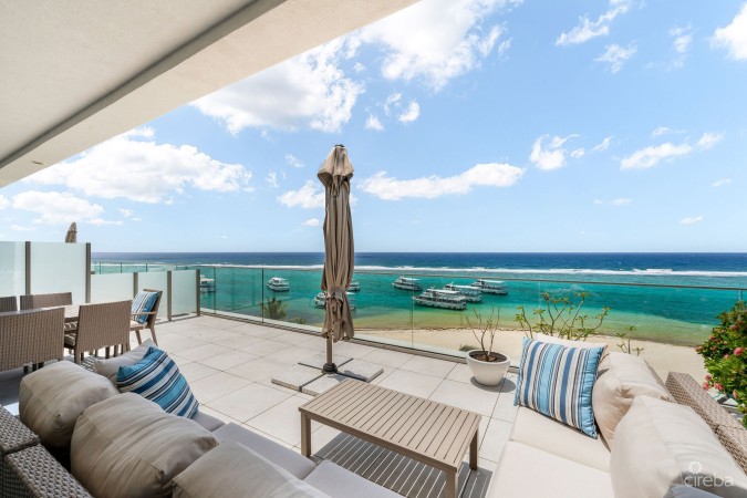 LUXURY BEACHFRONT PENTHOUSE 2 BED/2.5 BATH SOUTH SOUND