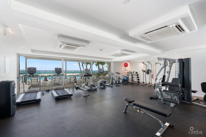 LUXURY BEACHFRONT PENTHOUSE 2 BED/2.5 BATH SOUTH SOUND