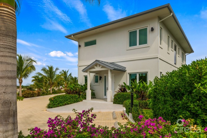 OCEANS 9  VILLA 7 LUXURY BEACHVIEW DETACHED HOME WEST BAY