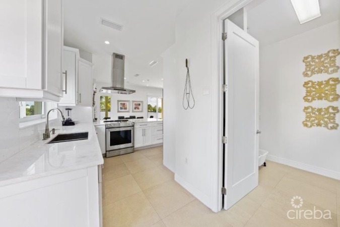 UNIQUE PATRICK'S ISLAND CANALFRONT W GUEST HOUSE | 3 CAR GARAGE