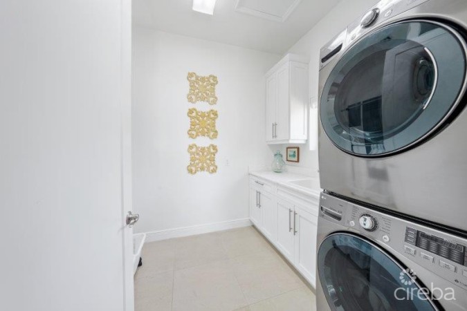 UNIQUE PATRICK'S ISLAND CANALFRONT W GUEST HOUSE | 3 CAR GARAGE