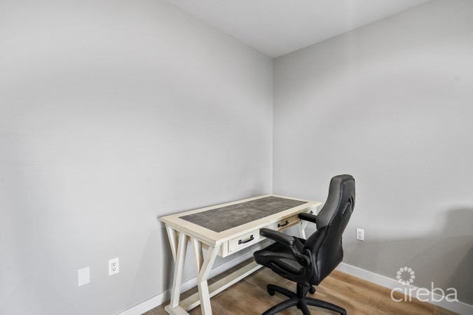 OCEAN CREST #21, GEORGE TOWN WATERFRONT