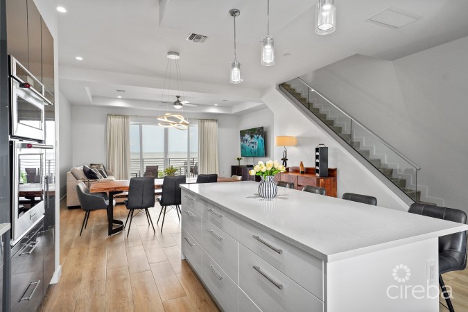 OCEAN CREST #21, GEORGE TOWN WATERFRONT