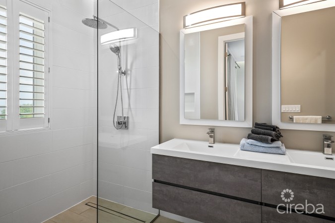 OCEAN CREST #21, GEORGE TOWN WATERFRONT