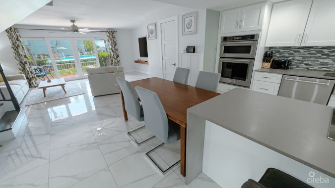 3 BED OCEAN VIEW - BY THE SEA