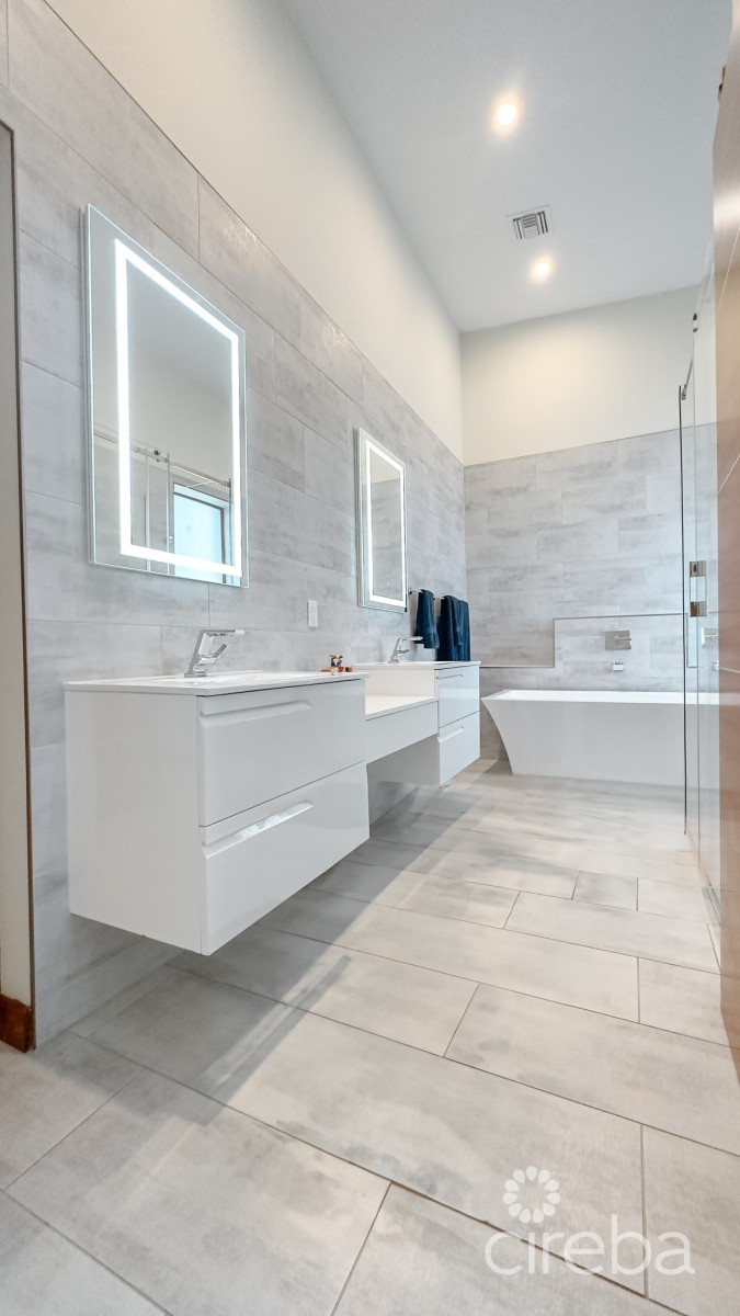 4 BED ARVIA CANAL FRONT