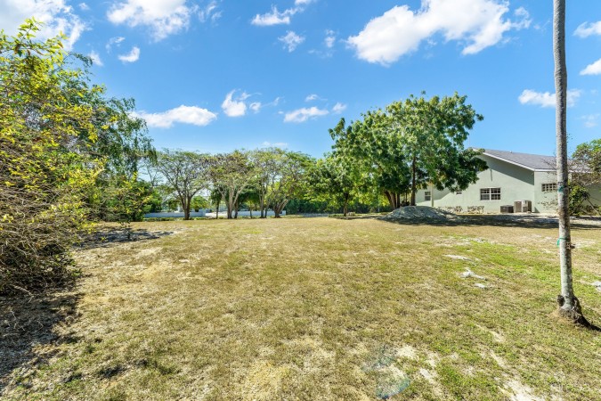 LONGFELLOW CIRCLE 18, BREAKERS FAMILY HOME