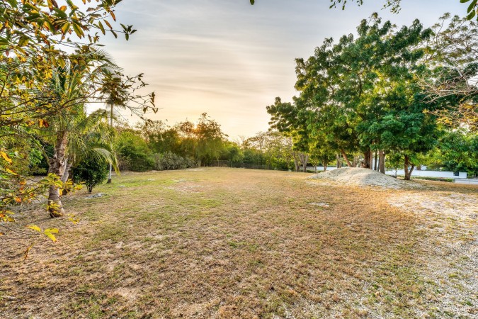 LONGFELLOW CIRCLE 18, BREAKERS FAMILY HOME