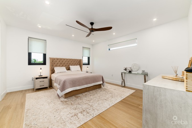 SOUTH SOUND NUSA VILLAS BEAUTIFUL HOME WITH POOL