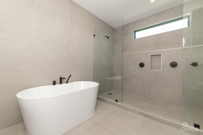 SOUTH SOUND NUSA VILLAS BEAUTIFUL HOME WITH POOL