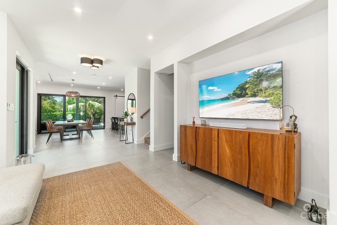 SOUTH SOUND NUSA VILLAS BEAUTIFUL HOME WITH POOL