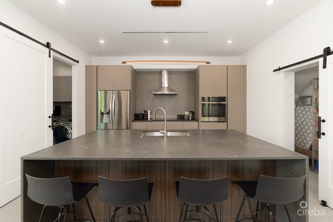 SOUTH SOUND NUSA VILLAS BEAUTIFUL HOME WITH POOL